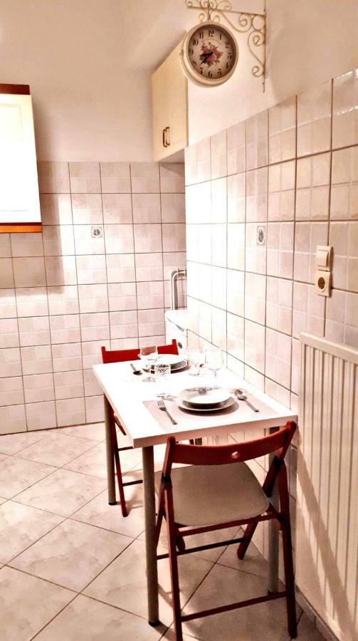 Cozy And Minimal Apartment Piræus Eksteriør billede